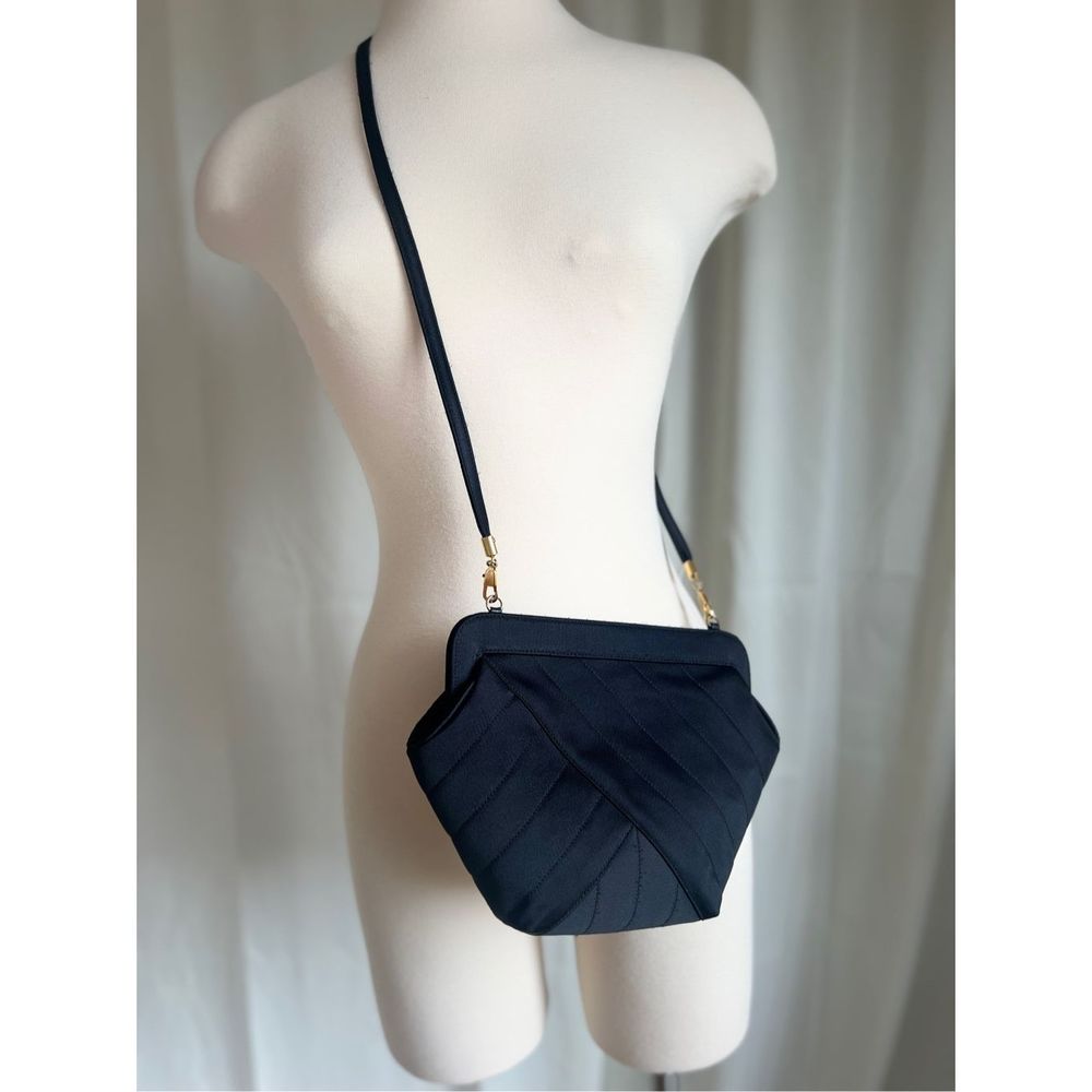 Salvatore Ferragamo Women's Elegant Purse Shoulder Crossbody Bag Black